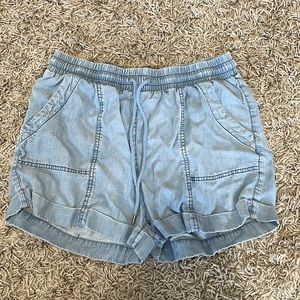 Universal Thread Flowy Jean Shorts Size M
